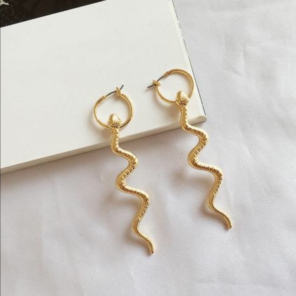 RESTOCKED IN NEW LISTING IN MY CLOSET - Picture 2 of 5
